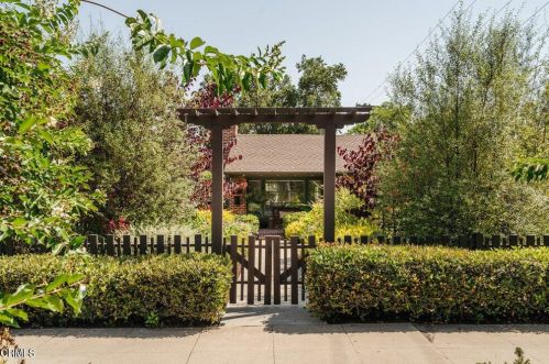 2390 Glen Canyon Rd, Altadena, CA 91001-3550