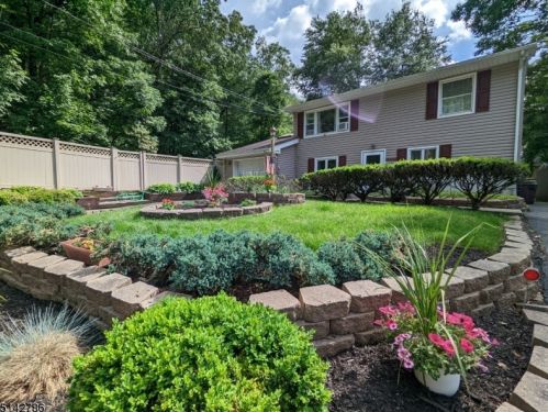 2 Idalroy Trl, Hopatcong, NJ 07843-1241