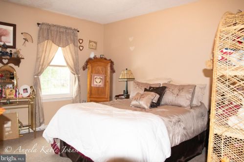 34 Mallard Ct, Charles Town WV 25414-5804 exterior