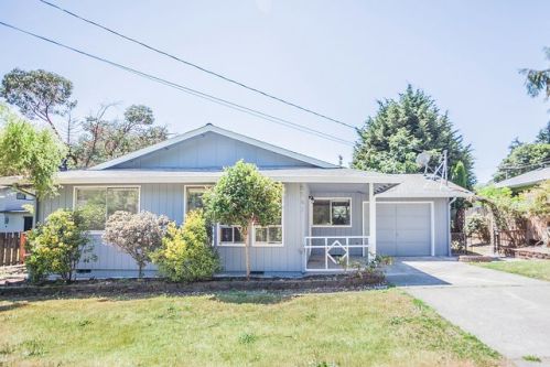 6641 Geneva St, Suquamish, WA 98392-9771