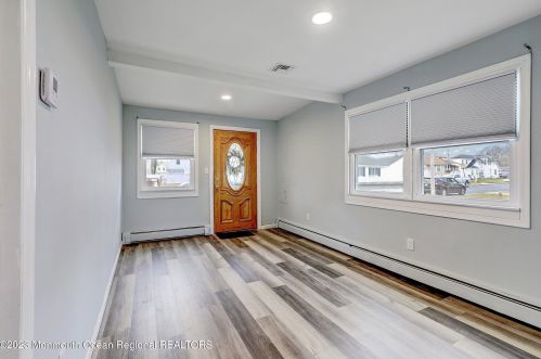 127 Cedar Ave, Middletown NJ  07748-5503 exterior