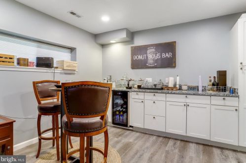 6803 Braddock Rd, Springfield VA  22151-3016 exterior