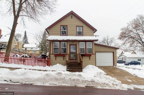 517 Elm St, Mankato, MN 56001-6107