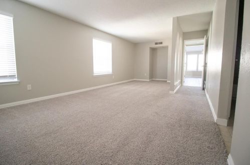 2024 Clubview Dr, Carrollton TX 75006-1704 exterior