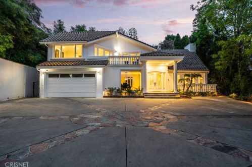 16221 Elisa Pl, Van Nuys, CA 91436-3320