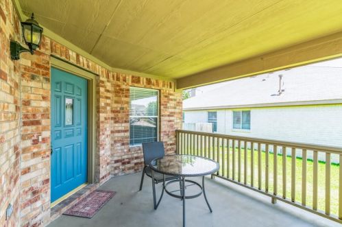 141 Trinity Dr, Uhland TX  78640-4330 exterior