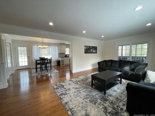 6 Little Fox Run, Huntington CT  06484-1619 exterior