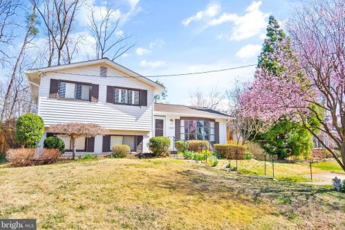 4509 Weyburn Dr, Annandale, VA 22003-5627