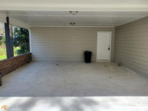 2489 Greenwood Cir, Atlanta GA  30344-2015 exterior