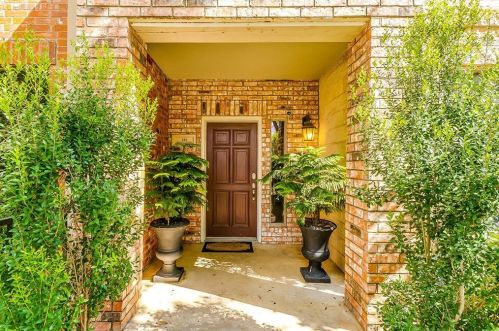 614 1st St, Fort Worth TX  76102-2702 exterior