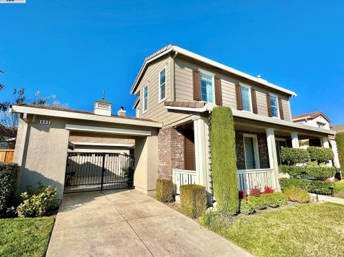 443 Riley Ct, Tracy, CA 95377-8548