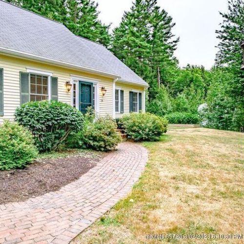 28 Martin Ave, Scarborough, ME 04074-9728