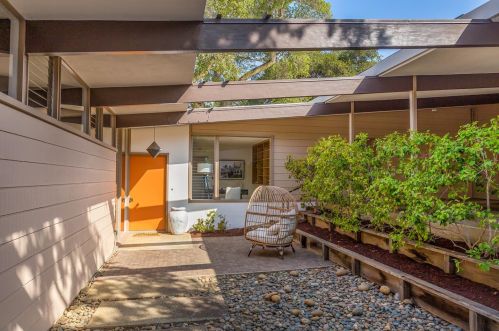25209 La Loma Dr, Los Altos, CA 94022-4540