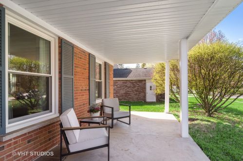 425 Elm St, Palatine, IL 60067-6721