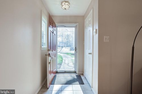 1410 Church Hill Pl, Herndon, VA 20194-1226