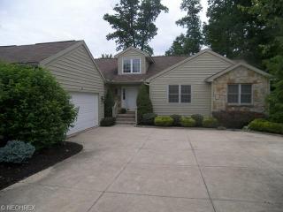 82 Glenview Dr, Aurora, OH 44202-8219