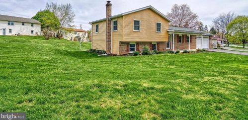 649 Hillcrest Dr, Carlisle, PA 17015-4335