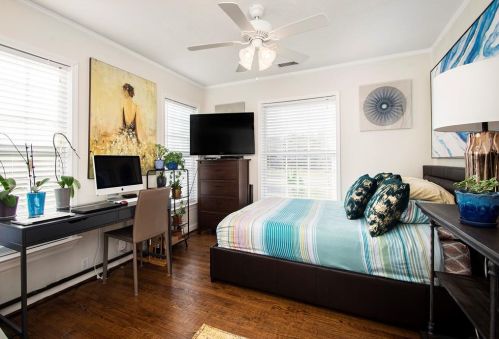 4244 Cresthaven Rd, Dallas TX  75209-3010 exterior