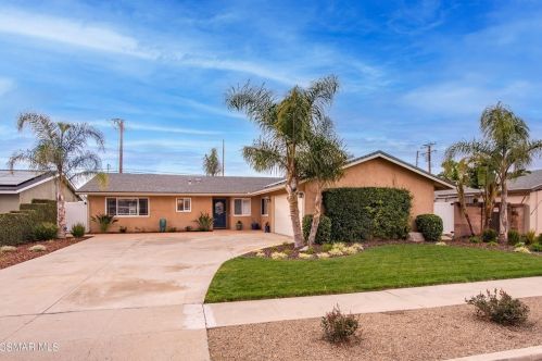 1037 Roldan Ave, Simi Valley, CA 93065-4943