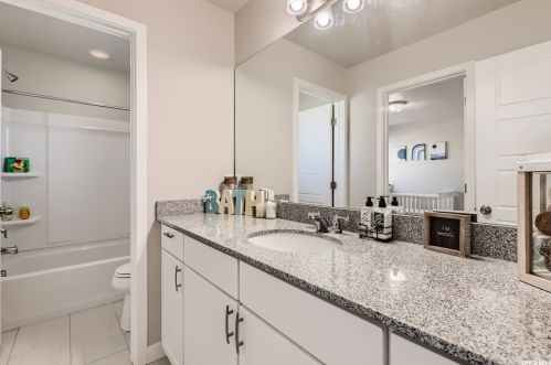 6544 Hvn Maple Dr, Taylorsville UT 84081-4162 exterior