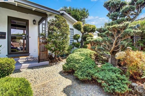 451 Lawton Pl, Hayward, CA 94544-1705