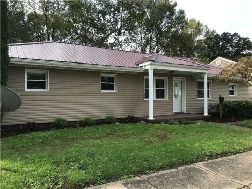 109 Fairview Dr, Hurricane, WV 25526-1710