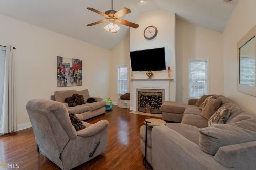 2042 Pinemount Blvd, Statesboro, GA 30461-2358