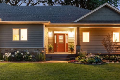 9209 Cedar Lake Rd, Minneapolis MN  55426-2358 exterior