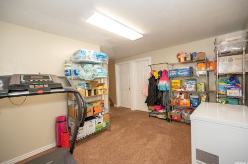 9242 Targhee Dr, Taylorsville UT 84088-6360 exterior