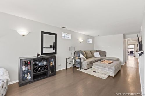 5528 Rutherford Ave, Chicago, IL 60638-2318