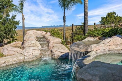 6528 Blackwood St, Riverside CA  92506-6240 exterior