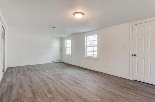 6025 Tallie Rd, Fort Worth TX  76112-7933 exterior