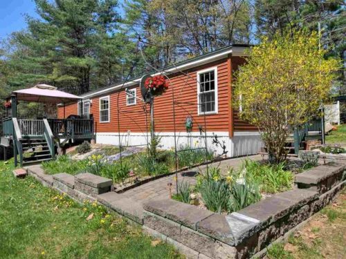 15 Windsor Dr, Tilton, NH 03276-5500