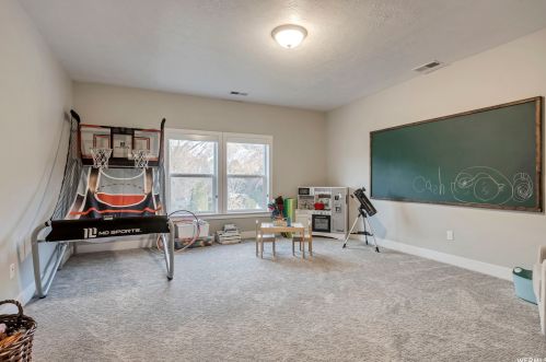 2712 Mt Jordan Rd, Sandy UT 84092-3380 exterior