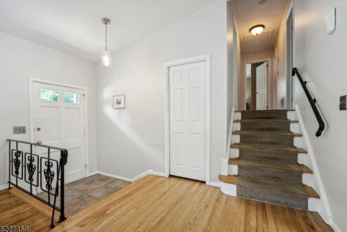 69 Sutton Dr, Berkeley Heights, NJ 07922-2510