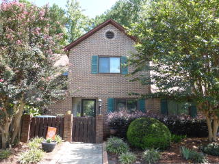 212 Abbey Ln, Greenwood, SC 29649-8501