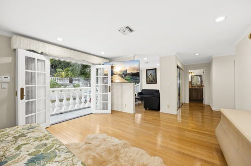 1468 Hillside Dr, Glendale CA  91208-2417 exterior
