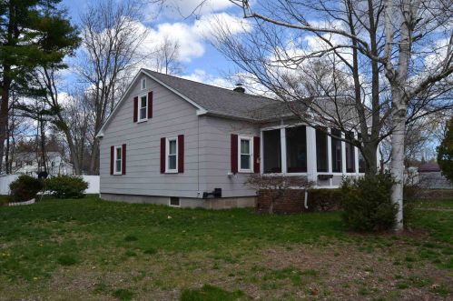 8 Laurier St, Somersworth, NH 03878-1710