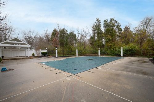 999 Cedar Ridge Dr, Cincinnati OH 45245-3055 exterior