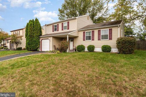 136 Huntley Dr, Harrisburg, PA 17112-3215