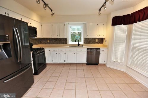 24 Dorset Ct, Princeton NJ  08540-7054 exterior