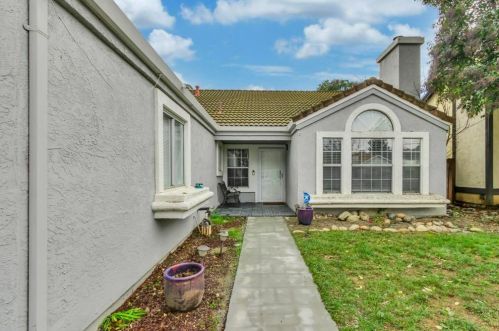 8616 Diamond Crest Ct, Elk Grove CA  95624-2848 exterior