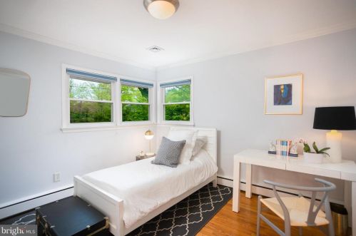 17 Leavitt Ln, Princeton NJ  08540-3921 exterior