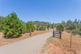 14135 Dos Pinon Trl, Redding, CA 96003-7778