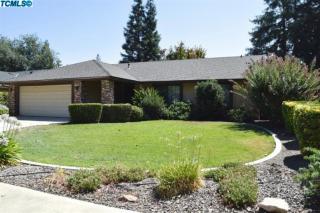 3030 Giddings St, Visalia, CA 93277-8105