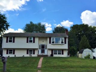 10 Birchwood Dr, Meriden, CT 06451-4906