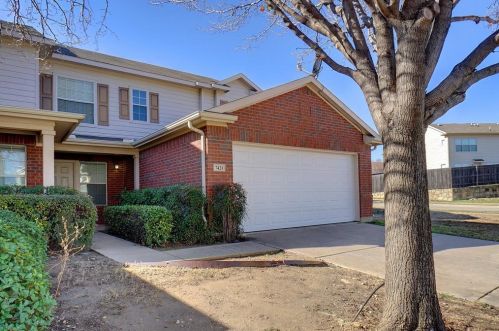 7421 Cowhand Ct, Fort Worth TX  76131-5220 exterior