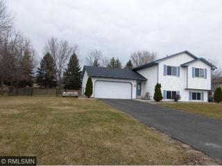 748 Kirche Hill Dr, Carver, MN 55315-9301