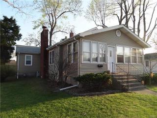 133 2nd St, Roxana, IL 62084-1309