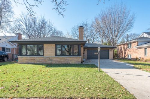 7016 Keeler Ave, Chicago, IL 60712-2318